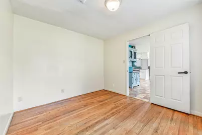 258 N Shanks Street, Clute, TX 77531 - Photo 22