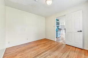 258 N Shanks St, Clute, TX 77531 - Photo 22