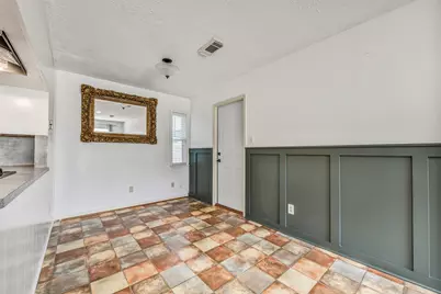 258 N Shanks Street, Clute, TX 77531 - Photo 8