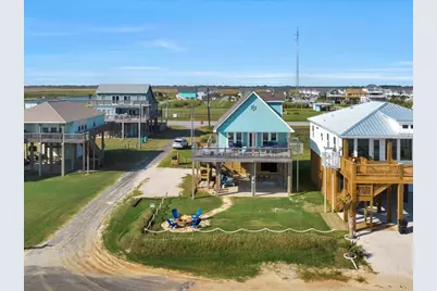 986 Peachtree, Gilchrist, TX 77617 - Photo 4