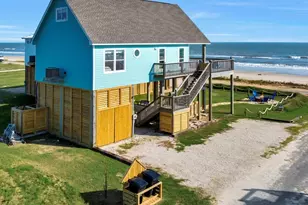 986 Peachtree, Gilchrist, TX 77617 - Photo 2