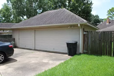 1704 Falcon Ridge Boulevard, Friendswood, TX 77546 - Photo 4