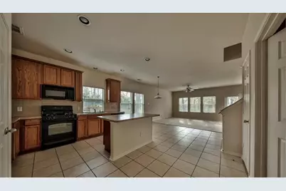 18 Milepost Court, The Woodlands, TX 77382 - Photo 2