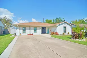 1716 Dolphin Dr, Seabrook, TX 77586 - Photo 2