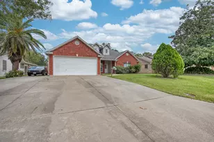 5320 Cambridge Dr, Beaumont, TX 77707 - Photo 2