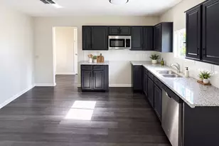 123 Barbara Dr, Clute, TX 77531 - Photo 4