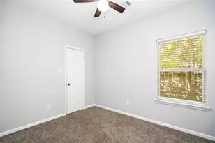 5101 Southwind St, Houston, TX 77033 - Photo 10