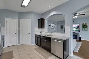 9106 Sunrise Ct, Hitchcock, TX 77563 - Photo 14