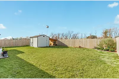 344 Yorktown Avenue, Clute, TX 77531 - Photo 6