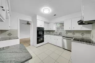 10806 Creektree Dr, Houston, TX 77070 - Photo 6