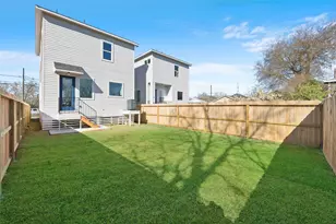 2208 Des Chaumes, Houston, TX 77026 - Photo 30