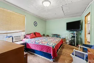 1012 Clear Lake Rd, Highlands, TX 77562 - Photo 16