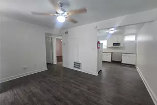 918 Winnie, Galveston, TX 77550 - Photo 2