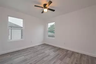 9003 Hilda St, Houston, TX 77033 - Photo 8