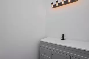 9003 Hilda St, Houston, TX 77033 - Photo 10