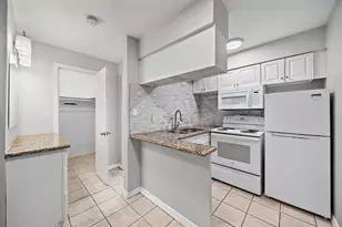 1016 E 7th St, Houston, TX 77009 - Photo 1