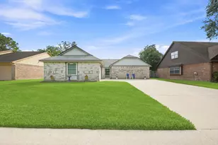 16738 Barkentine Ln, Friendswood, TX 77546 - Photo 2
