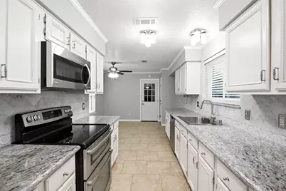 16738 Barkentine Lane, Friendswood, TX 77546 - Photo 18