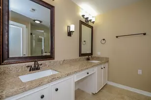 573 N Post Oak Ln, Houston, TX 77024 - Photo 24