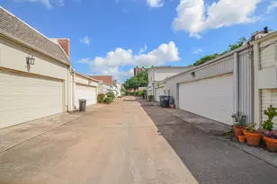 573 N Post Oak Ln, Houston, TX 77024 - Photo 34