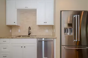 573 N Post Oak Ln, Houston, TX 77024 - Photo 16