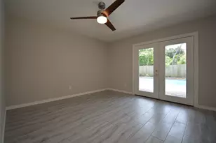 5235 Kingfisher Dr, Houston, TX 77035 - Photo 16