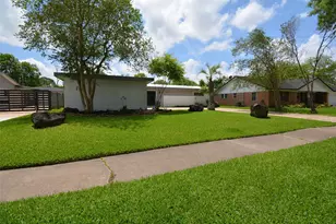5235 Kingfisher Dr, Houston, TX 77035 - Photo 2