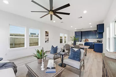 528 N 4th Street, La Porte, TX 77571 - Photo 1