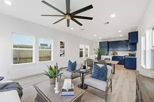 528 N 4th St, La Porte, TX 77571 - Photo 1