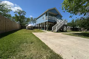 1126 3 Ks, San Leon, TX 77539 - Photo 2