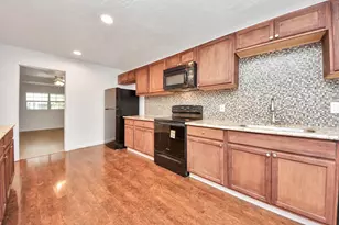 5521 Southlea St, Houston, TX 77033 - Photo 12