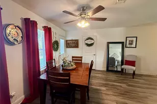 407 Lakeview Dr, Wallis, TX 77485 - Photo 12