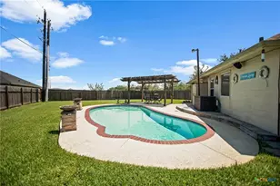 105 Belle Ct, Port Lavaca, TX 77979 - Photo 22