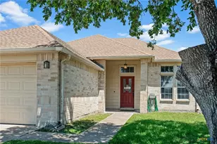 105 Belle Ct, Port Lavaca, TX 77979 - Photo 2