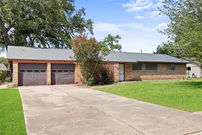 103 Ligustrum Street, Lake Jackson, TX 77566 - Photo 2