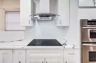 13526 Sherwood St, Sugar Land, TX 77498 - Photo 8