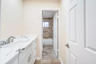 13526 Sherwood St, Sugar Land, TX 77498 - Photo 18