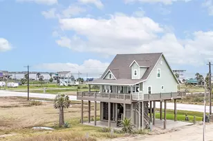 997 Austin St, Gilchrist, TX 77617 - Photo 8