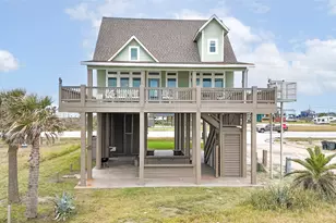997 Austin St, Gilchrist, TX 77617 - Photo 4