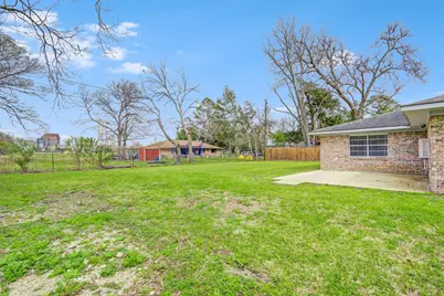 1406 W Talmage Street, Alvin, TX 77511 - Photo 32