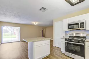 1406 W Talmage St, Alvin, TX 77511 - Photo 4