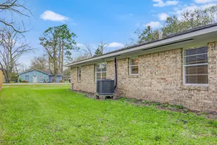 1406 W Talmage St, Alvin, TX 77511 - Photo 34