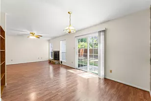 4 Blue Fox Ct, The Woodlands, TX 77380 - Photo 2
