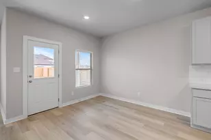 2510 N Heritage Dr, Dayton, TX 77535 - Photo 8