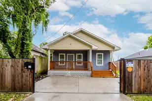 110 Amundsen St, Houston, TX 77009 - Photo 1