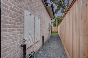 8935 Pado St, Houston, TX 77055 - Photo 50