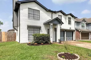 13714 Firerock Dr, Houston, TX 77085 - Photo 2