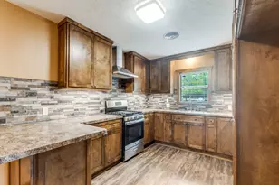 308 Gibbs St, Devers, TX 77538 - Photo 10