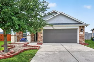 526 Heron Bay Cir, La Porte, TX 77571 - Photo 1