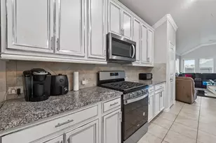 526 Heron Bay Cir, La Porte, TX 77571 - Photo 4